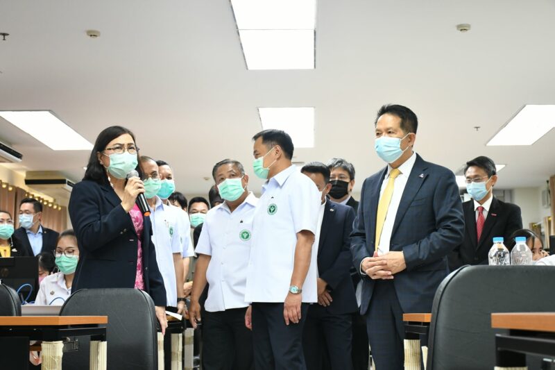 สธ. เปิด Call center 180 คู่สาย โทรได้ ถ้าสงสัยเรื่อง หมอพร้อม