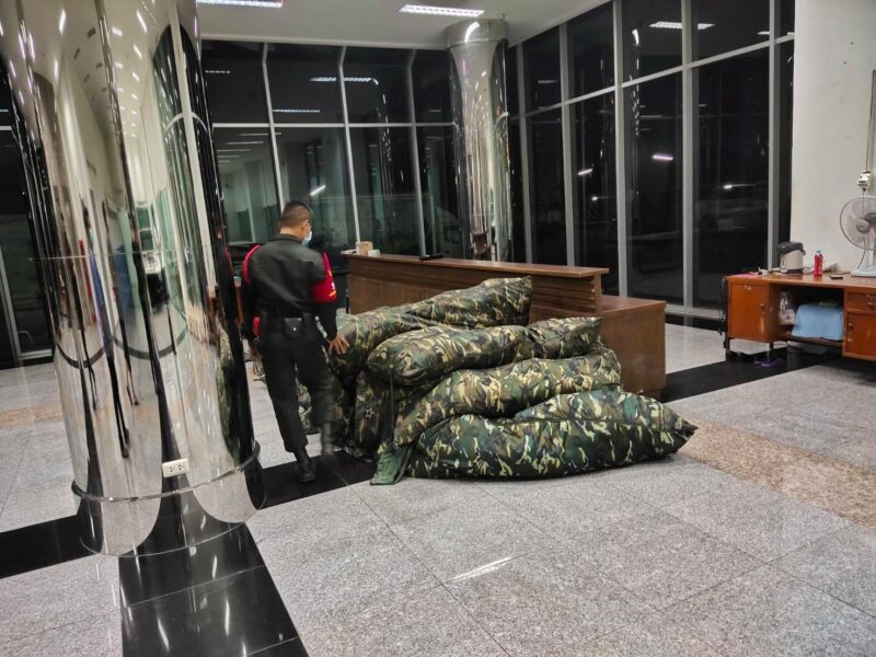 ศูนย์พักพิงชั่วคราวกรุงเทพ จากเหตุระเบิดไฟไหม้ติดต่อ