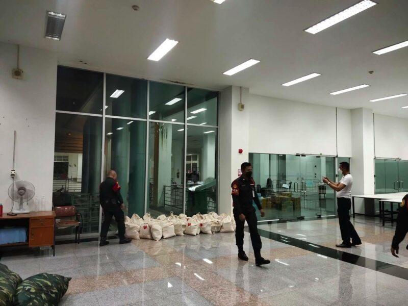 ศูนย์พักพิงชั่วคราวกรุงเทพ จากเหตุระเบิดไฟไหม้ติดต่อ
