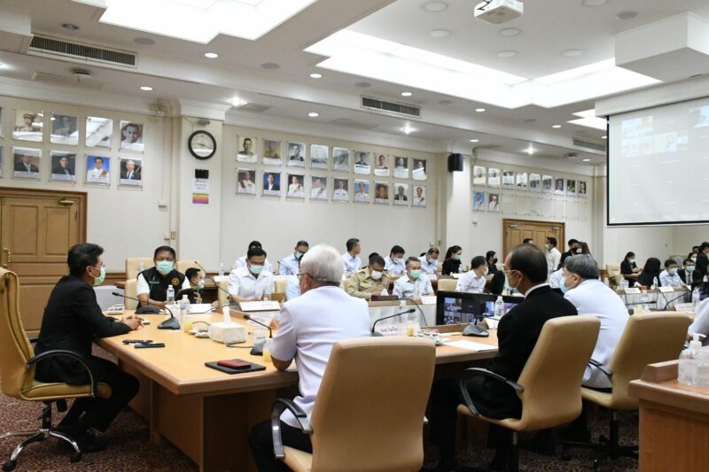 ประชุม หาแนวทางเชิงรุกรับผู้ติดเชื้อโควิดตามบ้านเข้าระบบรักษา