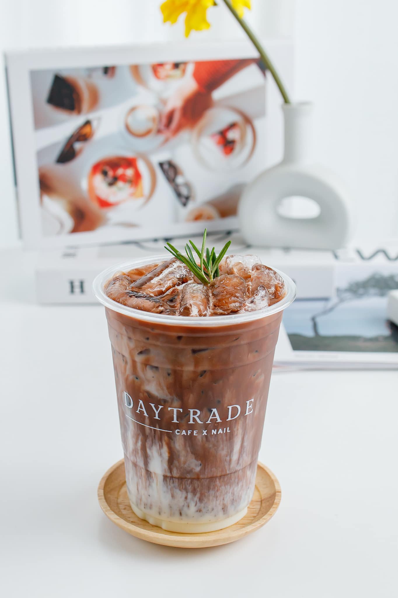 day trade cafe & nail