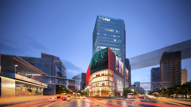 Silom Edge เปิดกี่โมง และเดินทางอย่างไร ?