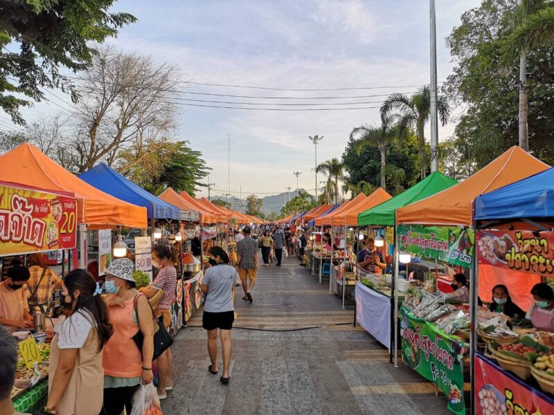 ถนนคนเดินสองแคว เปิดกี่โมง ?