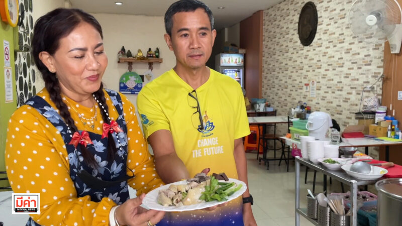 ชวนชิม ข้าวมันไก่เบตง มีทีเด็ด ใช้ “ไก่สามสายเลือด” เสิร์ฟพร้อมน้ำจิ้มสูตรพิเศษ ผสมเครื่องปรุงกว่า 11 ชนิด ขายดี อร่อยถูกปากชาวสุราษฎร์ฯ