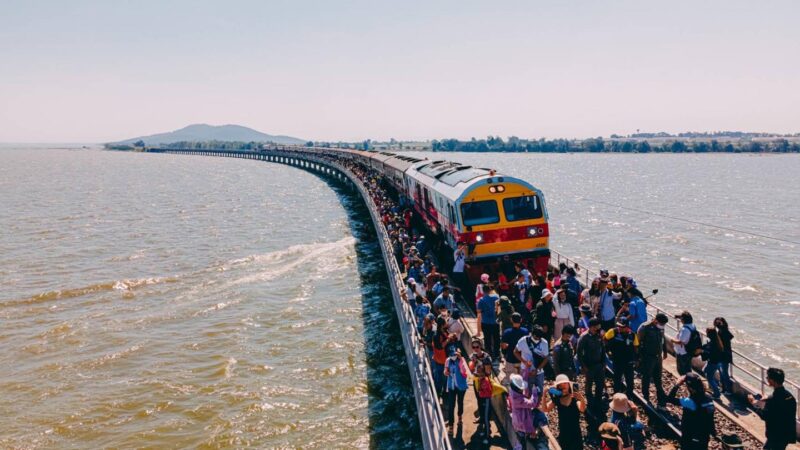 จองตั๋ว รถไฟลอยน้ำ เขื่อนป่าสักชลสิทธิ์ 2566 พร้อมราคาตั๋วแบบละเอียด