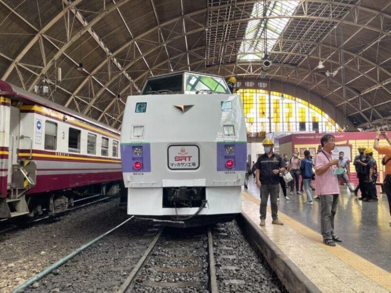 รถไฟลอยน้ำ KIHA 183 เที่ยวเขื่อนป่าสักชลสิทธิ์ ชมพระอาทิตย์ตกดิน ทุ่งดอกเบญจมาศ ดอกทานตะวัน 4 ทริป 4 วัน ซื้อตั๋ว 14 พ.ย. 66