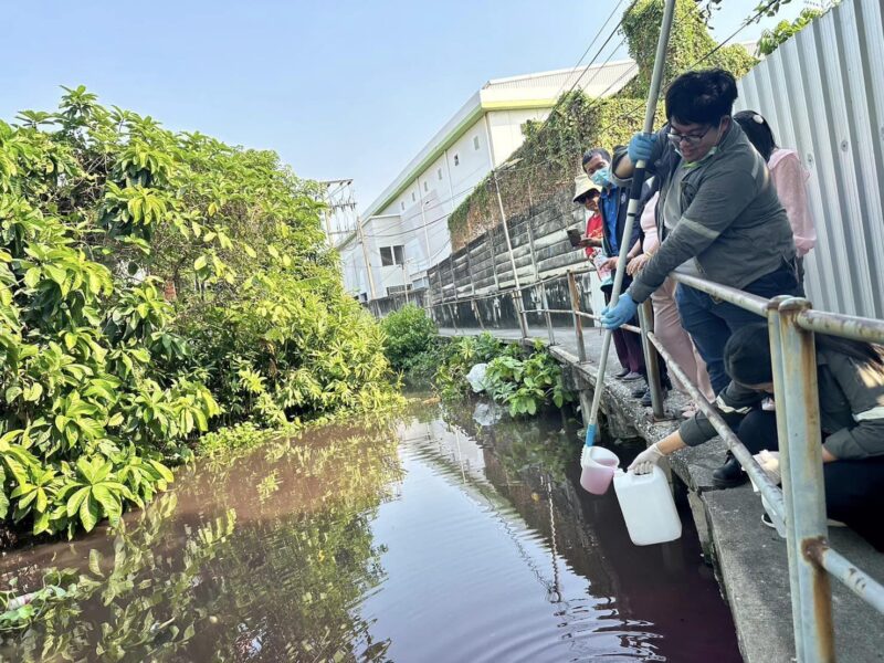“ศุภมาส” สั่งการ “ทีม DSS” ลงพื้นที่ตรวจสอบคุณภาพน้ำสีชมพู คลองบางแพรก นนทบุรี หวั่นกระทบคุณภาพชีวิตประชาชน