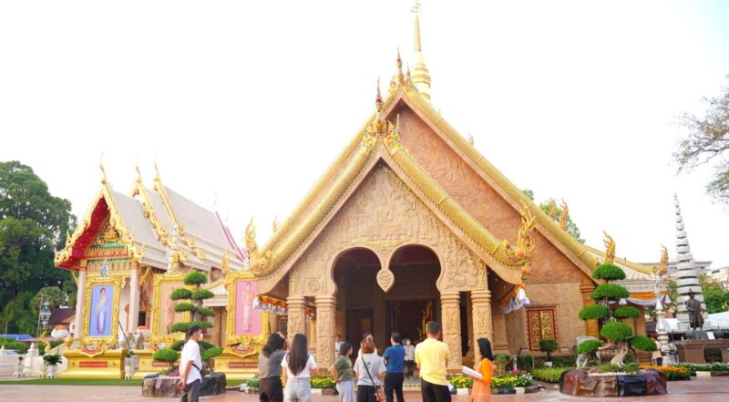 จุดจอดรถ สักการะพระบรมสารีริกธาตุ วัดมหาวนาราม พระอารามหลวง อุบลราชธานี
