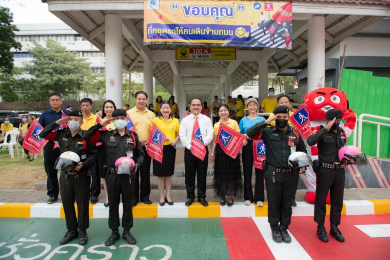 รณรงค์ยกมือข้ามถนน หยุดรถให้คนข้ามทางม้าลาย” สนับสนุนมาตรการองค์กรความปลอดภัยทางถนน กระทรวงสาธารณสุข