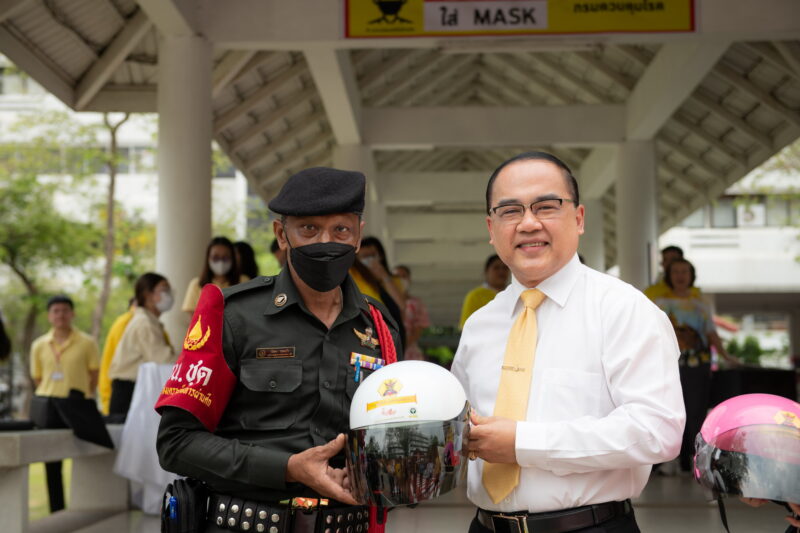 รณรงค์ยกมือข้ามถนน หยุดรถให้คนข้ามทางม้าลาย” สนับสนุนมาตรการองค์กรความปลอดภัยทางถนน กระทรวงสาธารณสุข