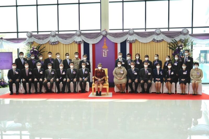 สมเด็จพระกนิษฐาธิราชเจ้า กรมสมเด็จพระเทพรัตนราชสุดาฯ สยามบรมราชกุมารี เสด็จพระราชดำเนินทรงทอดพระเนตรศูนย์ประกอบและทดสอบดาวเทียมแห่งชาติและความพร้อมของดาวเทียมธีออสสองเอ ก่อนนำส่งขึ้นสู่อวกาศในช่วงกลางปี 2567