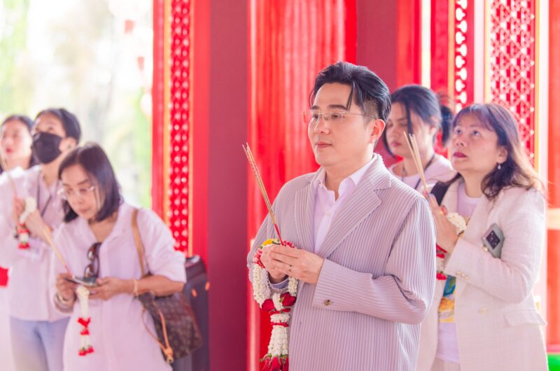 สายมูต้องมา “หมอช้าง” ชวนสักการะพระโพธิสัตว์กวนอิม ขอความสำเร็จ โชคดี มั่งคั่ง ร่ำรวย ณ วิหาร “อี่ ทง เทียน ไท้” กบินทร์บุรี