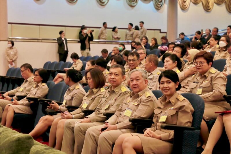 วศ.อว. ปลื้ม 2 ข้าราชการพลเรือนดีเด่น รับมอบเกียรติบัตรและเข็มเชิดชูเกียรติ จาก รมว.อว. “ศุภมาส“ เนื่องในวันข้าราชการพลเรือน