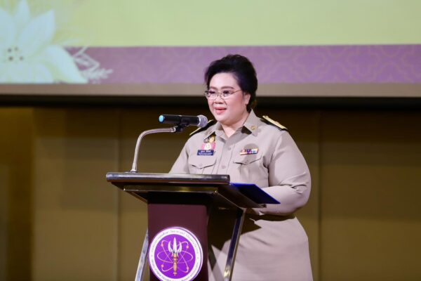 วศ.อว. ปลื้ม 2 ข้าราชการพลเรือนดีเด่น รับมอบเกียรติบัตรและเข็มเชิดชูเกียรติ จาก รมว.อว. “ศุภมาส“ เนื่องในวันข้าราชการพลเรือน