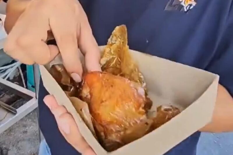 กรมวิทย์บริการ ชี้ กระดาษห่อไก่ทอด อาจมีสารพิษตกค้างที่เกิดโทษต่อร่างกายในระยะยาวได้ ถ้ากระดาษที่ใช้ไม่ได้รับการรับรองว่าสัมผัสอาหารได้