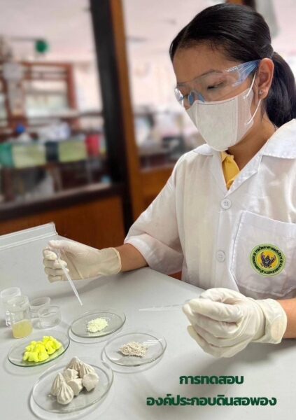 รัฐมนตรี “ศุภมาส” ห่วงใยประชาชนช่วงเทศกาลสงกรานต์ แนะให้ใช้ “ดินสอพอง” ที่มีมาตรฐาน เพื่อความปลอดภัย หลัง วศ.อว. ตรวจพบกว่าร้อยละ 42.6 ปลอม เสี่ยงอันตราย