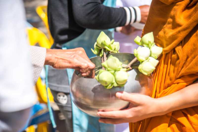 รวม 10 พิกัด ทำบุญ เวียนเทียน วันวิสาขบูชา 2567 ทั่วไทย