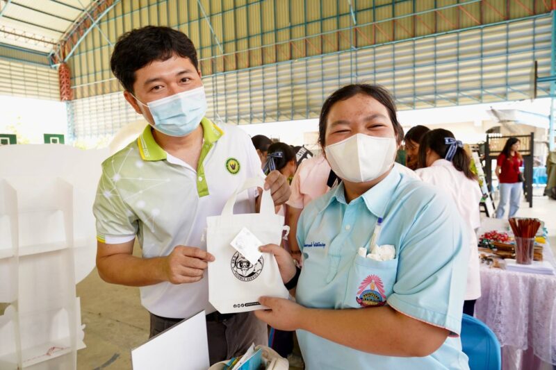 กรมวิทย์ฯ บริการ ยกขบวนคาราวานวิทยาศาสตร์ อว. สร้างแรงบันดาลใจด้านวิทยาศาสตร์แก่เยาวชนสู่ความยั่งยืน เฉลิมพระเกียรติพระบาทสมเด็จพระเจ้าอยู่หัว เนื่องในโอกาสมหามงคลเฉลิมพระชนมพรรษา 6 รอบ
