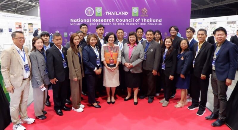 เอกอัครราชทูต ณ สิงคโปร์ ชื่นชมผลงานของคณะนักประดิษฐ์ไทยที่นำเสนอในงาน “WorldInvent Singapore 2024” พร้อมสนับสนุนในการสร้างโอกาสการพัฒนาด้านมาตรฐานผลิตภัณฑ์ในสิงคโปร์