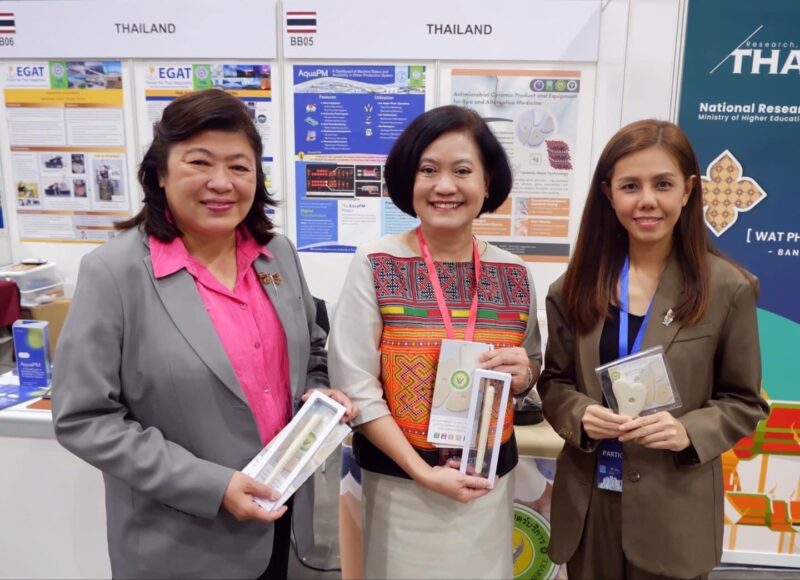 เอกอัครราชทูต ณ สิงคโปร์ ชื่นชมผลงานของคณะนักประดิษฐ์ไทยที่นำเสนอในงาน “WorldInvent Singapore 2024” พร้อมสนับสนุนในการสร้างโอกาสการพัฒนาด้านมาตรฐานผลิตภัณฑ์ในสิงคโปร์