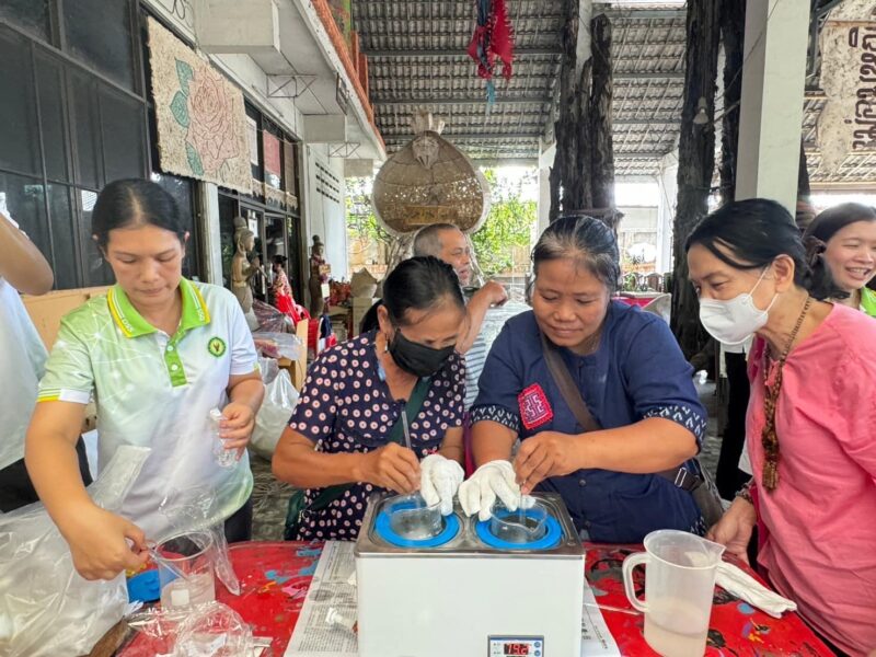 กรมวิทย์ฯบริการ ลงพื้นที่จังหวัดเชียงใหม่ จัดฝึกอบรมเชิงปฏิบัติการหลักสูตร “การผลิตแผ่นตกแต่งภายในอาคารด้วยเส้นใยจากกาบมะพร้าว” สร้างรายได้แก่ชุมชน เพิ่มมูลค่าให้วัสดุเหลือทิ้งทางการเกษตร