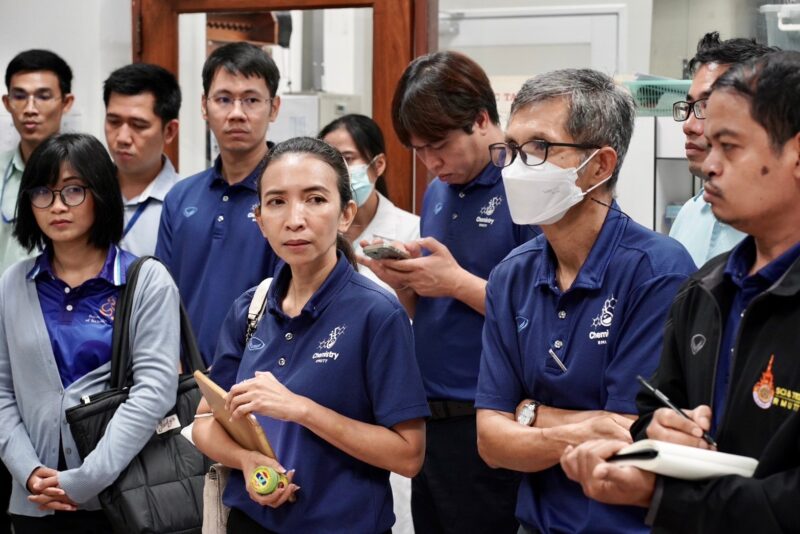 กรมวิทย์ฯ บริการ เปิดบ้านต้อนรับ คณะผู้บริหาร อาจารย์และบุคลากร ภาควิชาเคมี มทร.ธัญบุรี เข้าศึกษาดูงานและหารือ “การอบรมและยกระดับห้องปฏิบัติการทดสอบ” เพื่อการพัฒนาศักยภาพบุคลากรและการยกระดับห้องปฏิบัติการวิทยาศาสตร์ให้ได้มาตรฐานสากล