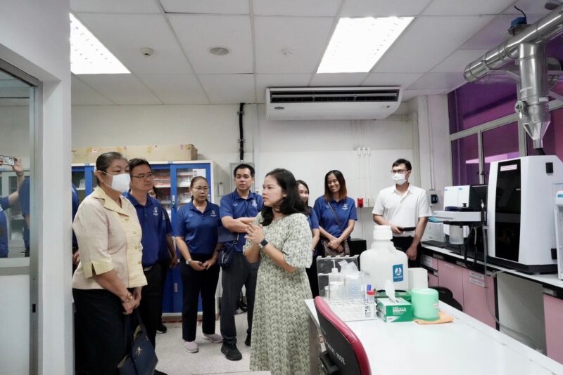 กรมวิทย์ฯ บริการ เปิดบ้านต้อนรับ คณะผู้บริหาร อาจารย์และบุคลากร ภาควิชาเคมี มทร.ธัญบุรี เข้าศึกษาดูงานและหารือ “การอบรมและยกระดับห้องปฏิบัติการทดสอบ” เพื่อการพัฒนาศักยภาพบุคลากรและการยกระดับห้องปฏิบัติการวิทยาศาสตร์ให้ได้มาตรฐานสากล
