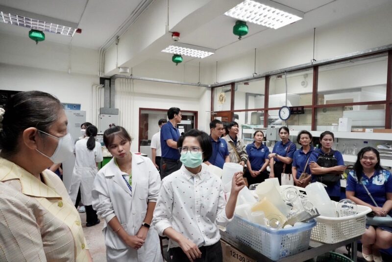 กรมวิทย์ฯ บริการ เปิดบ้านต้อนรับ คณะผู้บริหาร อาจารย์และบุคลากร ภาควิชาเคมี มทร.ธัญบุรี เข้าศึกษาดูงานและหารือ “การอบรมและยกระดับห้องปฏิบัติการทดสอบ” เพื่อการพัฒนาศักยภาพบุคลากรและการยกระดับห้องปฏิบัติการวิทยาศาสตร์ให้ได้มาตรฐานสากล