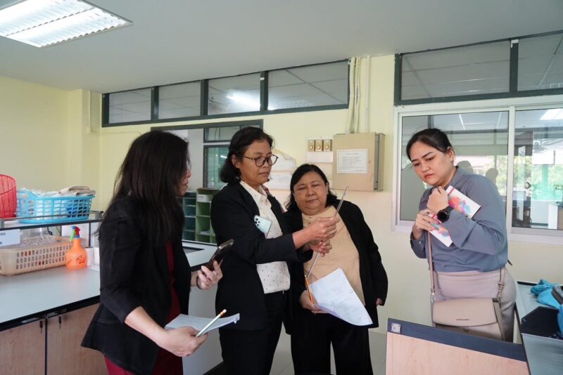 กรมวิทย์ฯ บริการ จับมือ มหาวิทยาลัยเชียงใหม่ และ มหาวิทยาลัยราชภัฏบุรีรัมย์ ขานรับนโยบายรัฐมนตรี อว. “ศุภมาส” เดินหน้าพัฒนาห้องปฏิบัติการสู่การเป็นเครือข่ายศูนย์วิทยาศาสตร์บริการร่วม อว. รองรับการให้บริการทดสอบผลิตภัณฑ์ที่ได้มาตรฐานในพื้นที่ภาคเหนือตอนบน และภาคตะวันออกเฉียงเหนือตอนล่าง