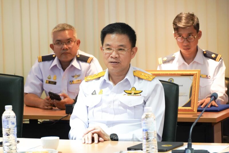 นายแพทย์รุ่งเรืองฯ อธิบดี กรมวิทย์ฯ บริการ ต้อนรับ สพฉ. ในโอกาส เข้าร่วมหารือ และมอบประกาศนียบัตรพร้อมเครื่องหมายปีกกิตติมศักดิ์เฮลิคอปเตอร์การแพทย์ฉุกเฉิน (Executive HEMS Thai Sky Doctor)
