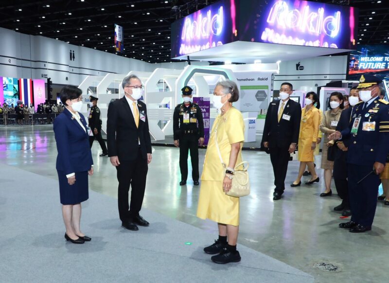 กรมสมเด็จพระเทพรัตนราชสุดาฯ ทรงเปิดงาน “อว.แฟร์ : SCI POWER FOR FUTURE THAILAND” อธิบดี วศ. ร่วมรับเสด็จ พร้อมทูลเกล้าฯ ถวายชุดเครื่องเบญจรงค์เนื้อดินอัตลักษณ์จังหวัดลำปาง ณ ศูนย์การประชุมแห่งชาติสิริกิติ์