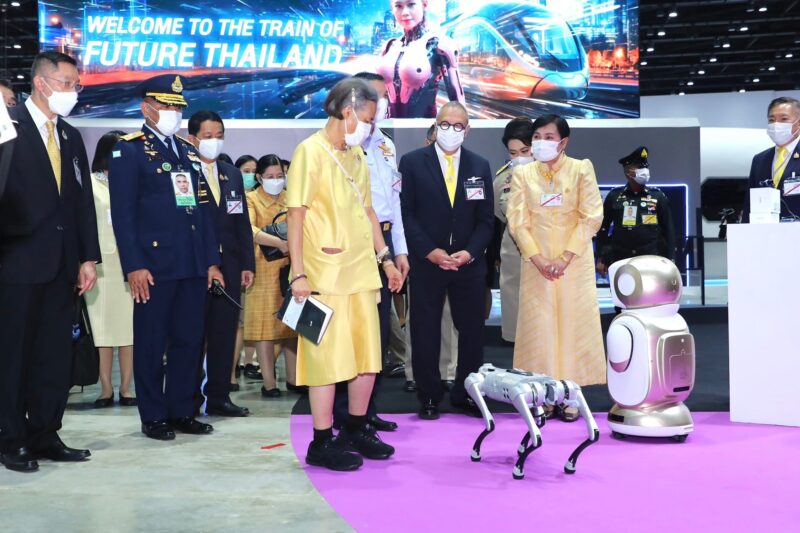 กรมสมเด็จพระเทพรัตนราชสุดาฯ ทรงเปิดงาน “อว.แฟร์ : SCI POWER FOR FUTURE THAILAND” อธิบดี วศ. ร่วมรับเสด็จ พร้อมทูลเกล้าฯ ถวายชุดเครื่องเบญจรงค์เนื้อดินอัตลักษณ์จังหวัดลำปาง ณ ศูนย์การประชุมแห่งชาติสิริกิติ์