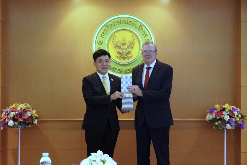 กรมวิทย์ ฯ บริการ ขับเคลื่อนนโยบายรัฐมนตรี อว. ยกระดับอุตสาหกรรมแก้วไทยร่วมมือกับนานาชาติ เสริมศักยภาพการแข่งขันในเวทีโลก