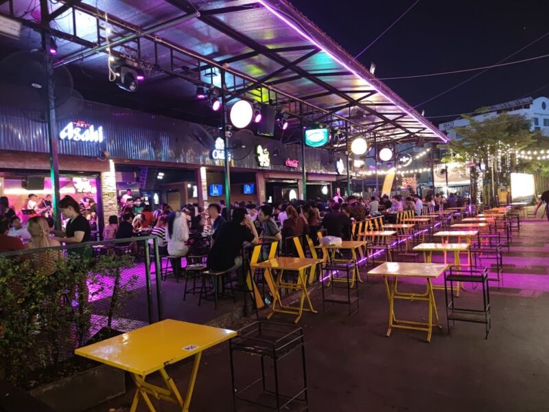 The moon bar คือ