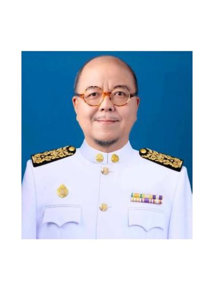 นายจุมพล ทองตัน ศิลปินและประธานสภาวัฒนธรรมจังหวัดพังงา